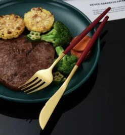 Merkloos Bestekset - 24 Delig Bestekset - 6 Personen - Rood/Goud - Tafellepels/Tafelmessen/Tafelvorken/Koffielepels - Roestvrij Staal -Merkloos Verkoopwinkel 1104x1200 1