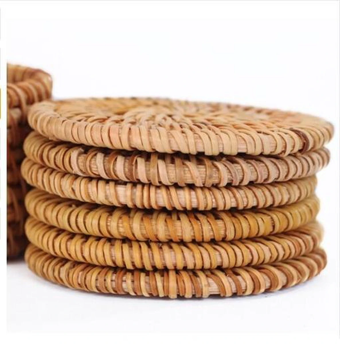 Merkloos Handgemaakte Rotan Onderzetters - Set Van 6 Stuks– Onderleggers Voor Glazen Inclusief Houder– Bamboo Hout - 10CM 2 Merkloos Handgemaakte Rotan Onderzetters - Set Van 6 Stuks– Onderleggers Voor Glazen Inclusief Houder– Bamboo Hout - 10CM - Afbeelding 2