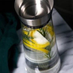 Krumble Karaf Van Glas - Waterkan - Met Deksel - 10,5 X 33 Cm (dxh) - 1,5 Liter - Glas En RVS -Merkloos Verkoopwinkel 1200x1200 1673