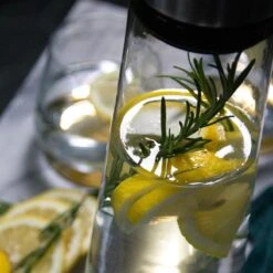 Krumble Karaf Van Glas - Waterkan - Met Deksel - 10,5 X 33 Cm (dxh) - 1,5 Liter - Glas En RVS -Merkloos Verkoopwinkel 1200x1200 1675