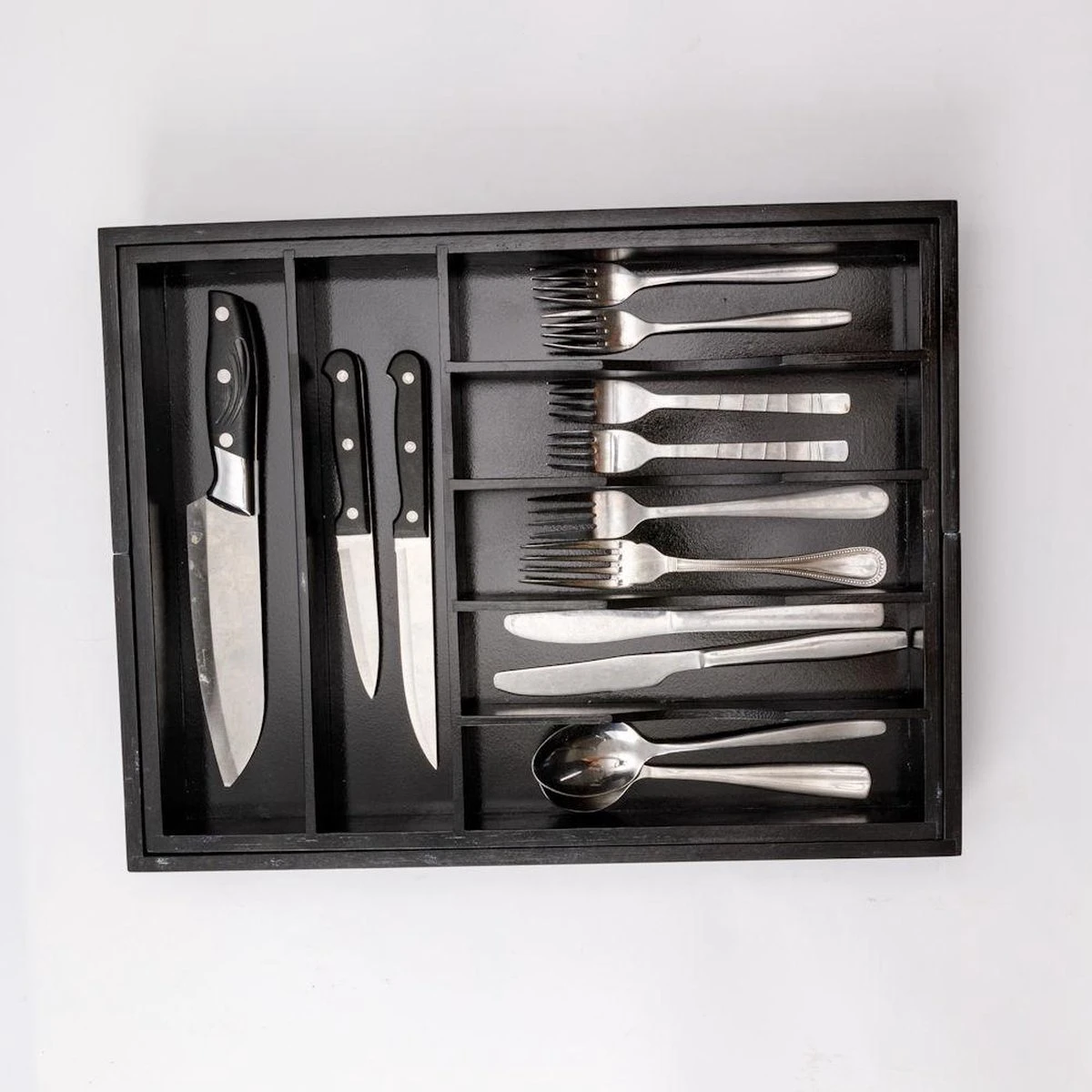 Merkloos Decopatent® Uitschuifbaar Bestekbak - Besteklade - 7 Vaks -> Uitschuifbaar Naar 9 Vakken - Bestekbakken Organizer - Bamboe - Zwart 4 Merkloos Decopatent® Uitschuifbaar Bestekbak - Besteklade - 7 Vaks -> Uitschuifbaar Naar 9 Vakken - Bestekbakken Organizer - Bamboe - Zwart - Afbeelding 4