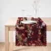 De Groen Home Bedrukt Velvet Textiel Tafelloper - Bloemen Op Bordeaux - Fluweel - Runner 45x135