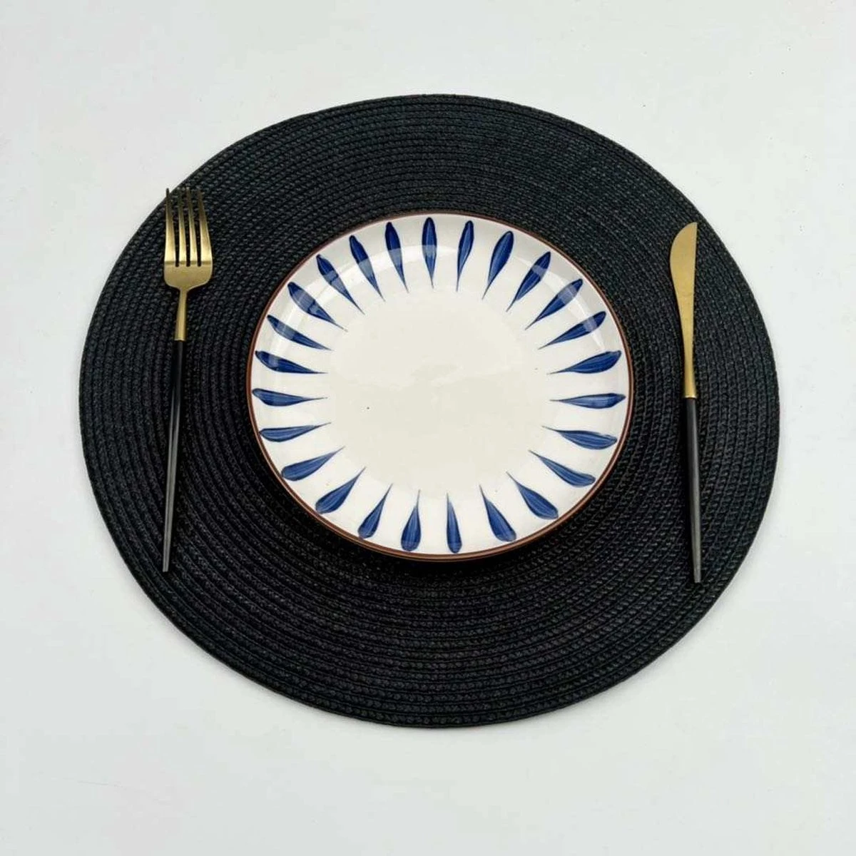 Merkloos Placemats - Rond - 38 Cm - 4 Stuks - Onderlegger - Hitte Bestendig - Zwart - Luxe Uitstraling 1 Merkloos Placemats - Rond - 38 Cm - 4 Stuks - Onderlegger - Hitte Bestendig - Zwart - Luxe Uitstraling