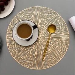 Merkloos Gouden- Placemats - Rond - 38 Cm - 4 Stuks - Onderlegger - Hitte Bestendig - Goud - Luxe Uitstraling - Open Gewerkt