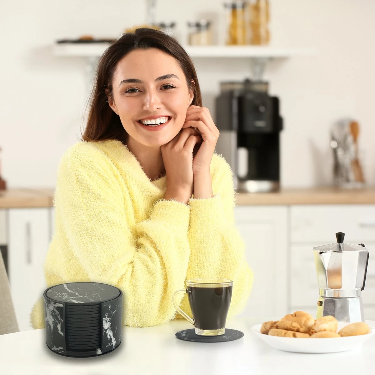 Castagnola Lederen Onderzetters Met Houder – Onderzetters Voor Glazen – Onderzetters Design – Onderzettersset – Drink Onderzetters – Leder – Leren Onderzetters – Set Van 16 – Zwart/Wit 4 Castagnola Lederen Onderzetters Met Houder – Onderzetters Voor Glazen – Onderzetters Design – Onderzettersset – Drink Onderzetters – Leder – Leren Onderzetters – Set Van 16 – Zwart/Wit - Afbeelding 4