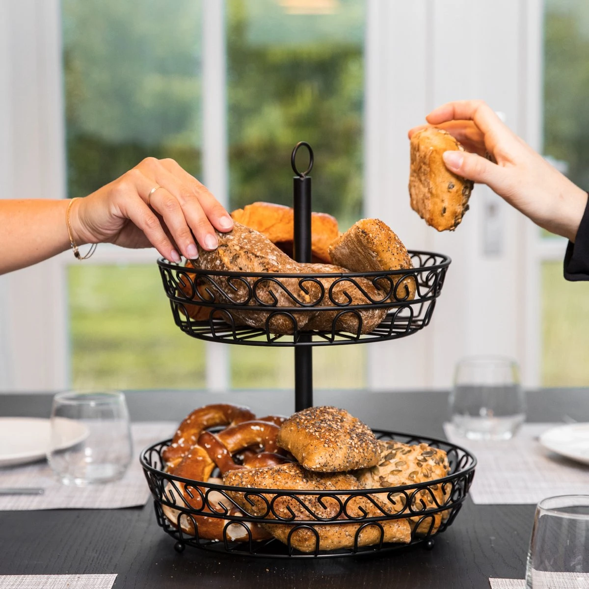 Chefarone Fruit Etagère 2 Laags - Fruitmand - Fruitschaal - Groentemand - Opberger - Metaal - Zwart 5 Chefarone Fruit Etagère 2 Laags - Fruitmand - Fruitschaal - Groentemand - Opberger - Metaal - Zwart - Afbeelding 5