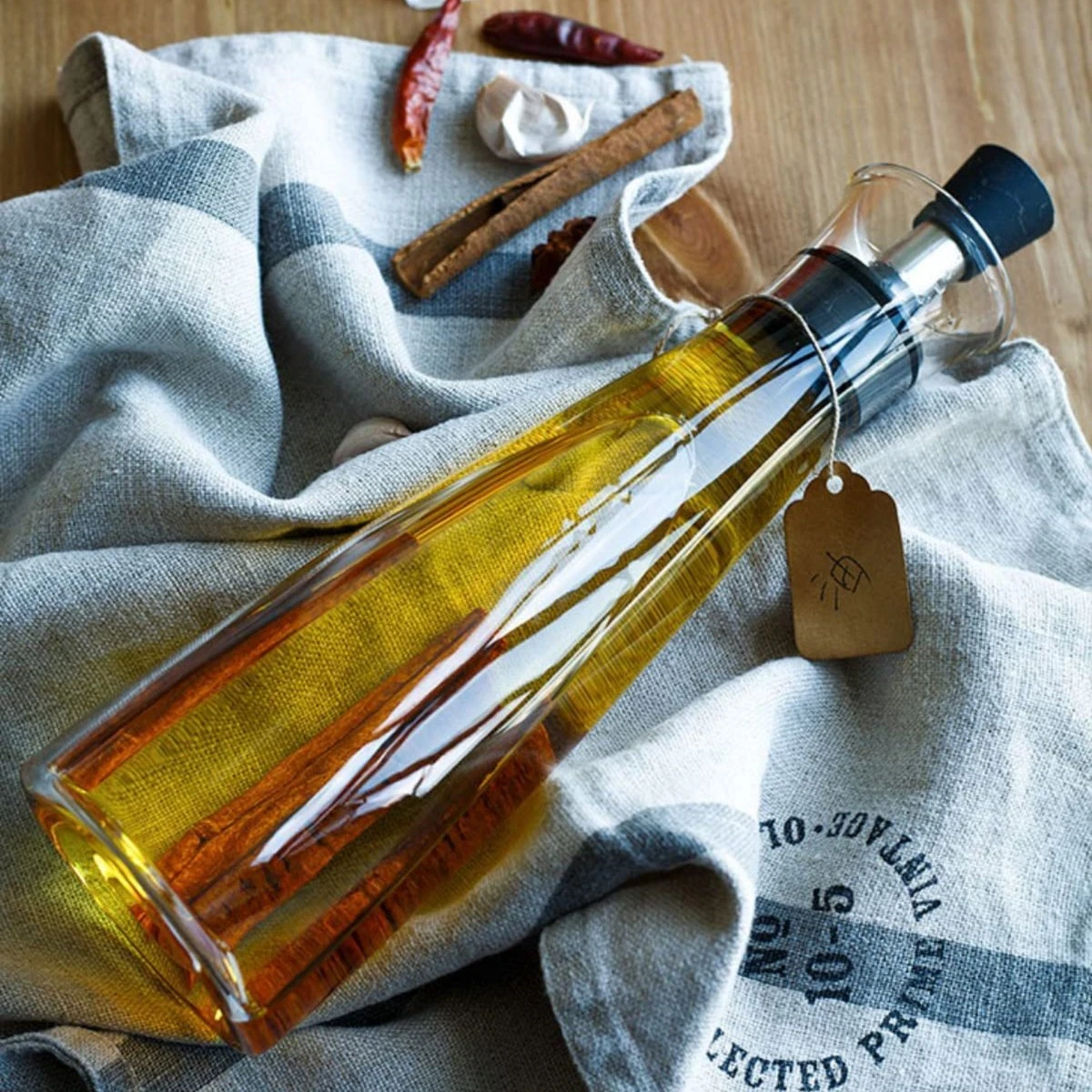 House Of Husk® Glazen Olie Dispenser Met Schenktuit - 500 Ml - Borosilicaat - Olie En Azijn Fles - Luchtdicht 4 House Of Husk® Glazen Olie Dispenser Met Schenktuit - 500 Ml - Borosilicaat - Olie En Azijn Fles - Luchtdicht - Afbeelding 4