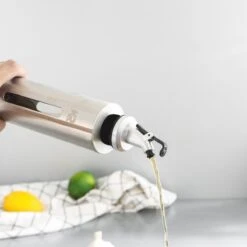 Robuuste Kwaliteit RVS Oliefles Of Azijnfles 250ml Keizer RVS - Olijfolie Fles + Gratis Trechter - Roestvrijstalen Oliefles - Plantaardige Oliefles