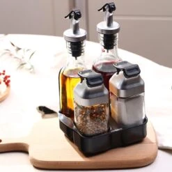 Merkloos Decopatent® Olie En Azijnstel SET Met RVS Schenktuit In Houder - Inhoud 1x Oliefles 1x Azijnfles Van Glas & 2x Specerijen Potjes -Merkloos Verkoopwinkel 1200x1200 2880