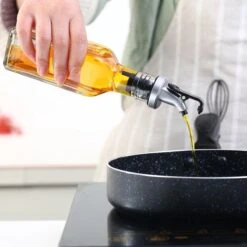 Merkloos Decopatent® Olie En Azijnstel SET Met RVS Schenktuit In Houder - Inhoud 1x Oliefles 1x Azijnfles Van Glas & 2x Specerijen Potjes -Merkloos Verkoopwinkel 1200x1200 2882