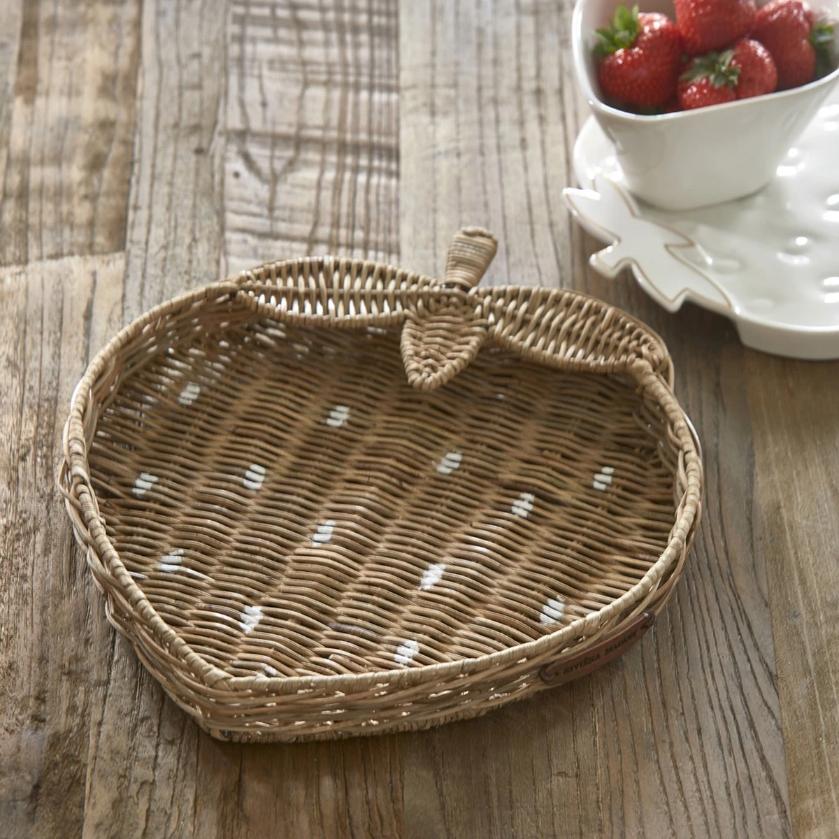 Riviera Maison Dienblad Aardbei Gevlochten, Serveerblad - Rustic Rattan Love For Strawberry Tray - Bruin - Rattan - 1 Stuk 2 Riviera Maison Dienblad Aardbei Gevlochten, Serveerblad - Rustic Rattan Love For Strawberry Tray - Bruin - Rattan - 1 Stuk - Afbeelding 2