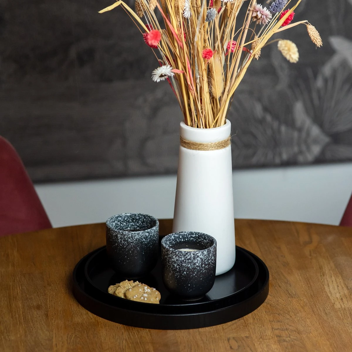 QUVIO Houten Dienblad Rond - Dienblad - Dienbladen - Decoratieve Dienbladen - Design Presenteerblad - Sierschaal - Decoratieschaal - Tapasplank - Serveerschaal - Hout - Diameter 24 Cm - Zwart 5 QUVIO Houten Dienblad Rond - Dienblad - Dienbladen - Decoratieve Dienbladen - Design Presenteerblad - Sierschaal - Decoratieschaal - Tapasplank - Serveerschaal - Hout - Diameter 24 Cm - Zwart - Afbeelding 5