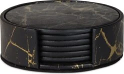 Castagnola Lederen Onderzetters Met Houder – Onderzetters Voor Glazen – Onderzetters Design – Onderzettersset – Drink Onderzetters – Leder – Leren Onderzetters – Set Van 6 – Zwart/Goud -Merkloos Verkoopwinkel 1200x717 1