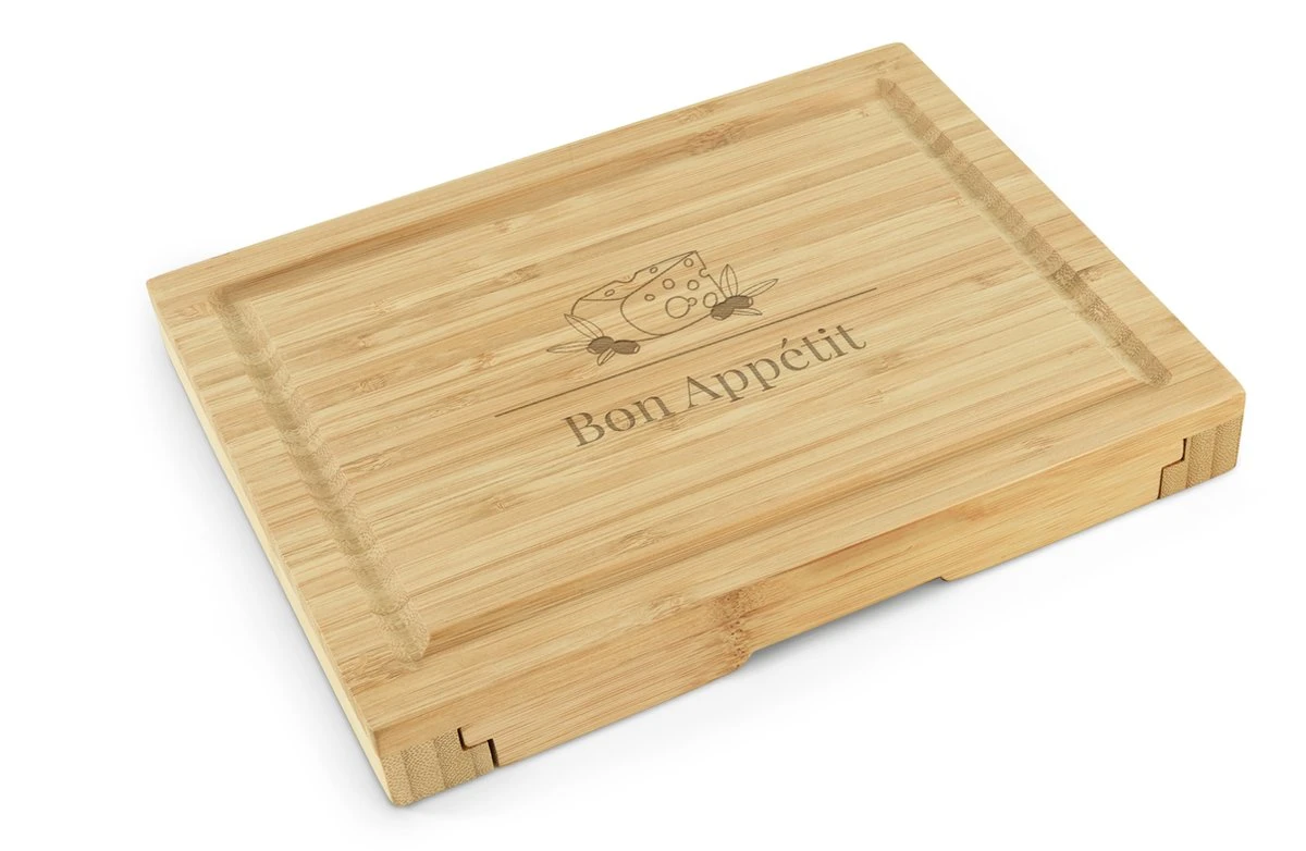 Kaasmesjes Set Met Gegraveerde Houten Snijplank - Breed Mes, Dun Mes, Vork En Puntig Mes - Het Perfecte Cadeau Voor Een Kaasliefhebber - Brie, Camembert, Morbier En Oude Kaas Nu Nóg Lekkerder Met Deze Kaas-set 2 Kaasmesjes Set Met Gegraveerde Houten Snijplank - Breed Mes, Dun Mes, Vork En Puntig Mes - Het Perfecte Cadeau Voor Een Kaasliefhebber - Brie, Camembert, Morbier En Oude Kaas Nu Nóg Lekkerder Met Deze Kaas-set - Afbeelding 2