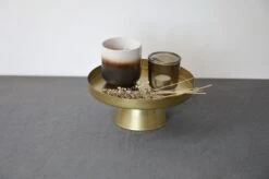 Gusta - Taarthouder - Goud - Metaal - ø24,5x10cm 5 Gusta - Taarthouder - Goud - Metaal - ø24,5x10cm -Merkloos Verkoopwinkel 1200x795 3