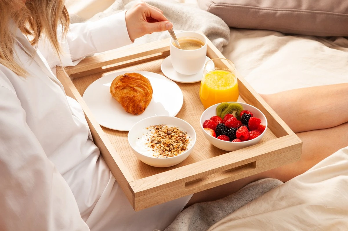 Longshore Eiken Dienblad Met Handvat , Groot Decoratief Serveerplank Voor De Keuken, Houten Dienblad Rechthoekig, 45 X 35 X 4,5 Cm, Eik 2 Longshore Eiken Dienblad Met Handvat , Groot Decoratief Serveerplank Voor De Keuken, Houten Dienblad Rechthoekig, 45 X 35 X 4,5 Cm, Eik - Afbeelding 2