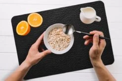 Placemat - Placemats Kunststof - Leer - Lederlook - Zwart - Grijs - 45x30 Cm - 6 Stuks - Hittebestendig - Anti-Slip - Onderlegger - Afneembaar -Merkloos Verkoopwinkel 1200x800 157