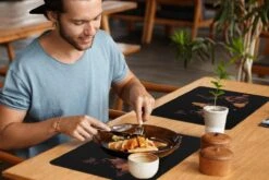 Placemat - Placemats Kunststof - Wereldkaart - Bruin - Zwart - 45x30 Cm - 6 Stuks - Hittebestendig - Anti-Slip - Onderlegger - Afneembaar -Merkloos Verkoopwinkel 1200x800 95