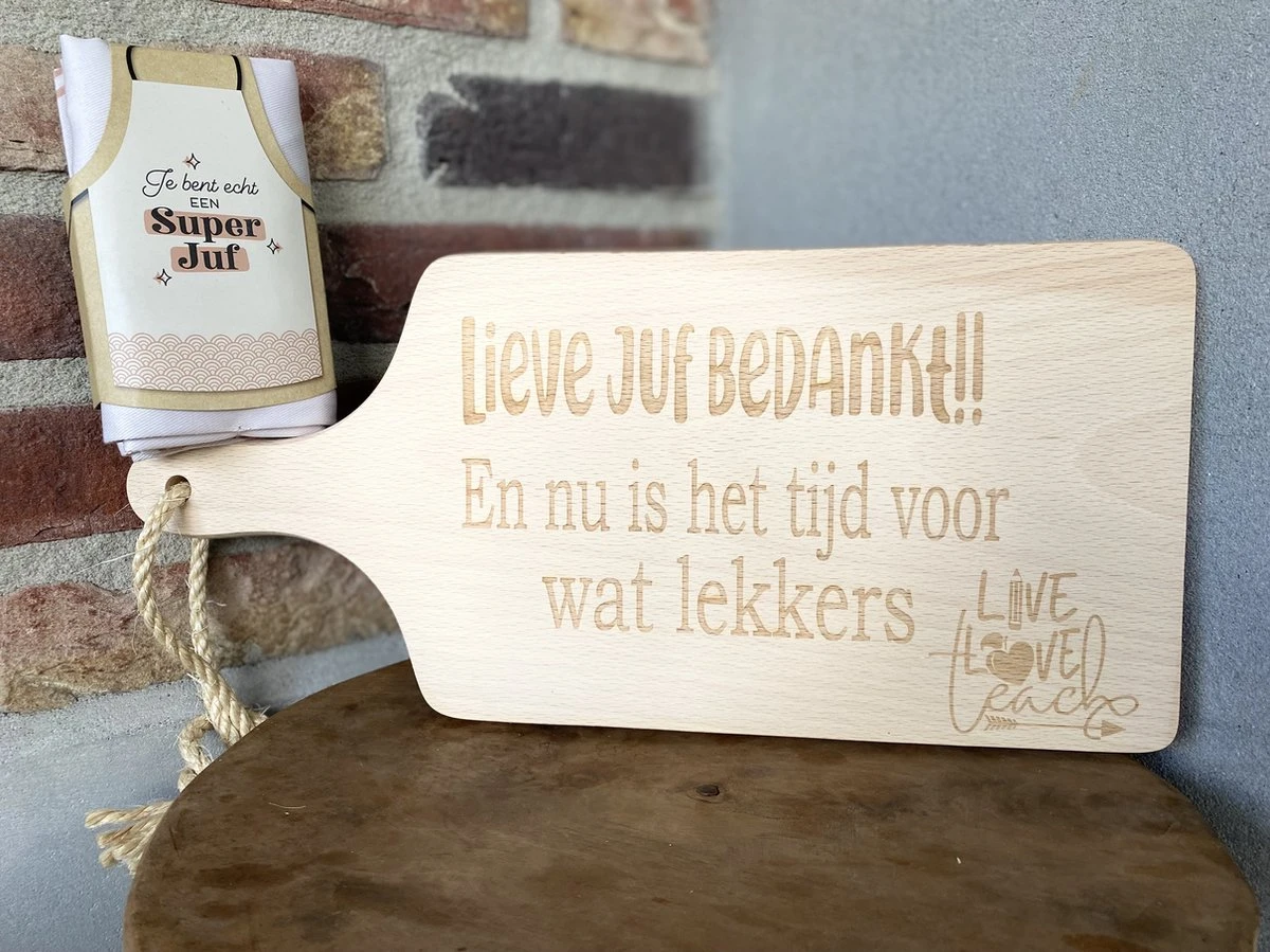Merkloos Cadeaupakket Keukenschort Met De Tekst Je Bent Echt Een Superjuf + Serveerplankje 35 Cm Met De Tekst Lieve Juf Bedankt - Einde Schooljaar - Afscheid - Juffrouw - School - Bedankt 1 Merkloos Cadeaupakket Keukenschort Met De Tekst Je Bent Echt Een Superjuf + Serveerplankje 35 Cm Met De Tekst Lieve Juf Bedankt - Einde Schooljaar - Afscheid - Juffrouw - School - Bedankt