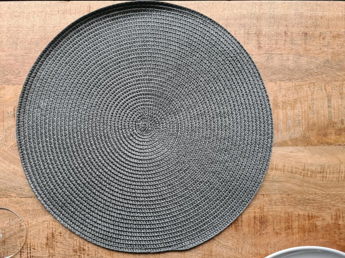 Merkloos Placemats - Rond - 38 Cm - 4 Stuks - Onderlegger - Hitte Bestendig - Donker Grijs - Luxe Uitstraling 5 Merkloos Placemats - Rond - 38 Cm - 4 Stuks - Onderlegger - Hitte Bestendig - Donker Grijs - Luxe Uitstraling - Afbeelding 5