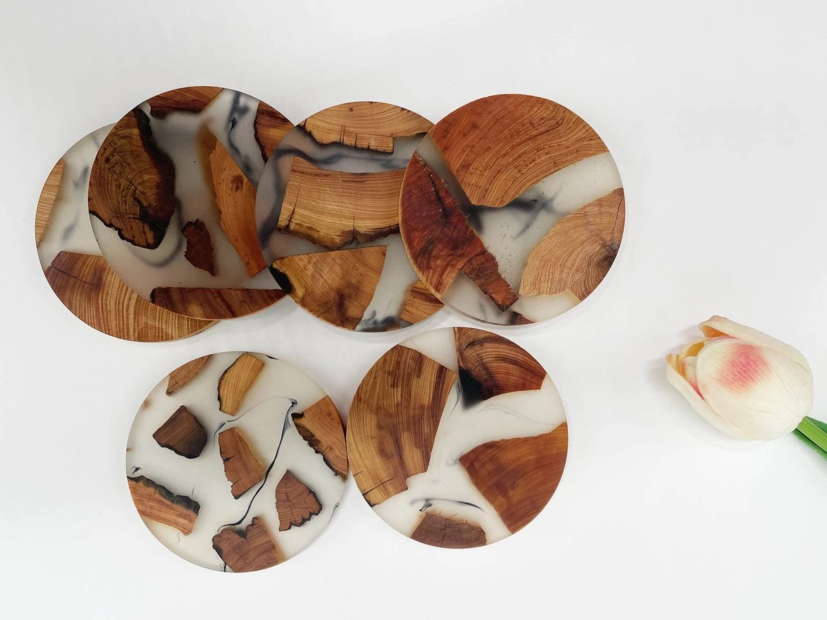 Four Love Onderzetters Voor Glazen - Rond - 6 Stuks - Luxe Design Onderzetters Met Houder - Housewarming Cadeau - Tafelbeschermer - Onderzetters Design - Hout En Hars 2 Four Love Onderzetters Voor Glazen - Rond - 6 Stuks - Luxe Design Onderzetters Met Houder - Housewarming Cadeau - Tafelbeschermer - Onderzetters Design - Hout En Hars - Afbeelding 2