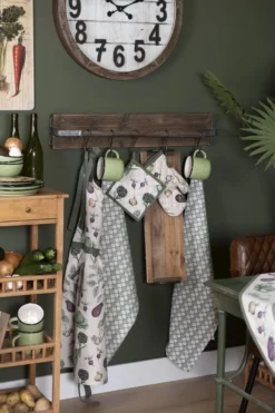 Clayre & Eef Keukenschort 70x85 Cm Beige Groen Katoen Groentes BBQ Schort Cadeau Voor Haar Kookschort -Merkloos Verkoopwinkel 800x1200 9