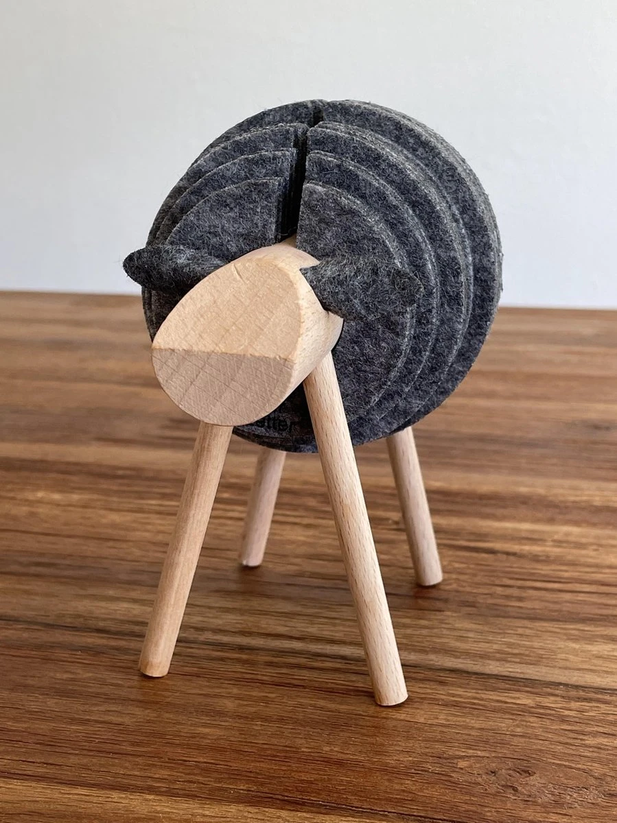 O.N. Der Zetter - Onderzetters Voor Glazen - Houten Rendier XL Met 12 Vilten Onderzetters - Groot - Rond - Donkergrijs - Bruin - Decoratie - Hittebestendig - Housewarming - Afscheid - Kado - Verjaardag - Man - Vrouw - Pasen Cadeau Feest Uniek 25 Euro 3 O.N. Der Zetter - Onderzetters Voor Glazen - Houten Rendier XL Met 12 Vilten Onderzetters - Groot - Rond - Donkergrijs - Bruin - Decoratie - Hittebestendig - Housewarming - Afscheid - Kado - Verjaardag - Man - Vrouw - Pasen Cadeau Feest Uniek 25 Euro - Afbeelding 3