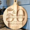 Merkloos Ronde Serveerplank 50 Jaar Getrouwd - Rond 30 Cm - Bruiloft - Eigen Naam - Acaciahout - 50 Jaar Getrouwd