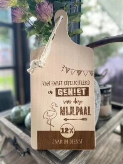 Merkloos Serveerplankje Met De Tekst Van Harte Gefeliciteerd En Geniet Van Deze Mijlpaal - 12,5 Jaar In Dienst - 35 Cm - Werk - Jubileum