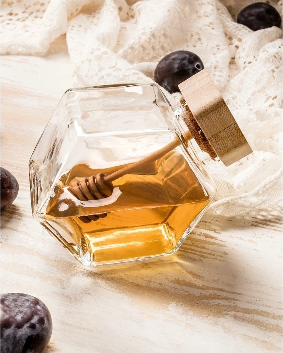 Merkloos Honingpot Met Lepel – Glazen Honingpot – Honingpot – Honing – Honinglepel – Inhoud 250ml – Afmetingen 11 X 9.5 X 5 Cm 1 Merkloos Honingpot Met Lepel – Glazen Honingpot – Honingpot – Honing – Honinglepel – Inhoud 250ml – Afmetingen 11 X 9.5 X 5 Cm